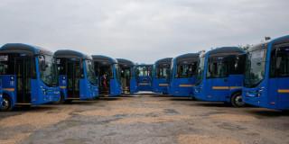 Foto de los nuevos buses eléctricos de TransMilenio en Bogotá.