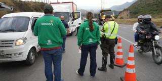 Secretaría de Ambiente realizando operativos a vehículos 