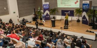Foto de una de las conferencias del programa 'Activa tu Negocio' en Bogotá.