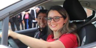 Mujer conduciendo Foto: Alcaldía Mayor de Bogotá.