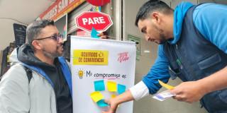 Foto de la campaña contra el acoso sexual en el centro de Bogotá.