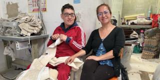 Foto de una de las mujeres beneficiarias de 'Microempresa Local' en el sur de Bogotá.