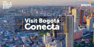 Foto de panorámica de la capital de Colombia e imagen del logo de Visit Bogotá Conecta.