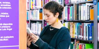 Imagen de Usuaria de la Biblioteca Pública Bosa