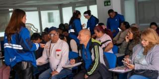 Personas en cursos Foto: IPES.