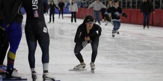 Gabriela Rueda en entrenamiento de patinaje sobre hielo en Nacional de Patinaje de Utah