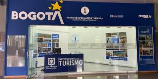 Foto de uno de los Puntos de Información Turística en Bogotá.