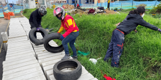 Foto de funcionarios del Distito en jornada de embellecimiento 