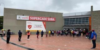 Foto de la fachada del SuperCADE de Suba en Bogotá.