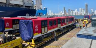 Foto del noveno tren de la Línea 1 del Metro Bogotá en el Puerto de Cartagena.