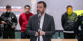 Imagen del alcalde Carlos Fernando Galán hablando 