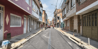 Imagen de una calle arreglada en Kennedy