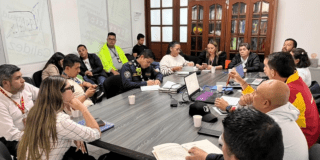 Foto de una reunión en la localidad de Los Mártires