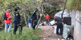 Foto de funcionarios del Distrito en operativo de limpieza