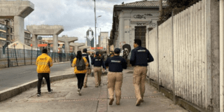 Foto de funcionarios del Distrito en operativo de seguridad