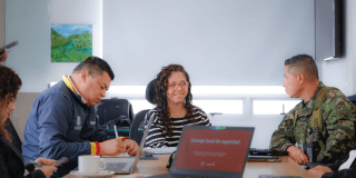 Foto de la alcaldesa de Tunjuelito Claudia Collante en el Consejo Local de Seguridad. 
