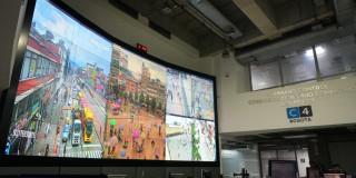 Pantalla gigante en la sede del C4, en Bogotá.