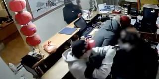 Delincuentes hurtando comercio en Bogotá