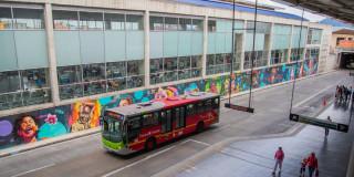 Foto de un bus de TransMilenio en Bogotá.