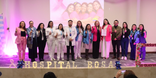 Foto de funcionarias del hospital de Bosa recibiendo certificado. 