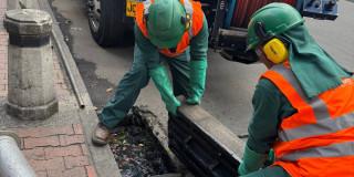 Foto que muestra trabajadores del Acueducto de Bogotá