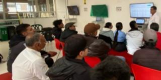 Foto de vendedores y vendedoras informales en procesos de formación con los cursos gratis del IPES.