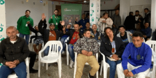 Imagen de personas en una reunión