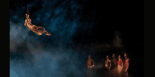 Imagen de una puesta en escena de circo.