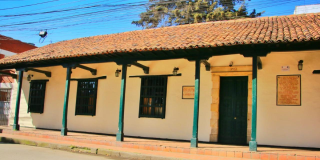 Imagen de la fachada de la Casa de la Cultura de Fontibón