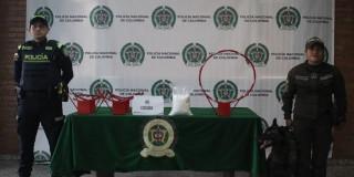 Material y cocaína incautados en el aeropuerto