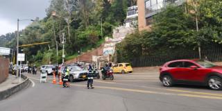 Foto de agentes de tránsito en una vía