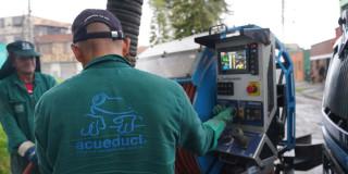 Foto que muestra trabajadores del Acueducto de Bogotá