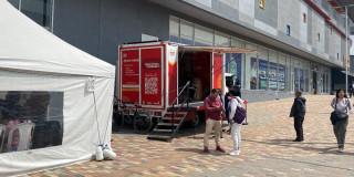 Foto de bogotanos y bogotanas accediendo a servicios de la Agencia Distrital de Empleo.