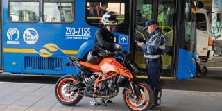 6.300 sanciones a motociclistas por transitar en andenes en Bogotá