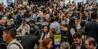 Foto de parte de los 700 empresarios de Bogotá que conectan con compradores internacionales en la Macrrorrueda 2026.
