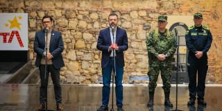 Foto de rueda de prensa tras Consejo de Seguridad en Bogotá liderado por el alcalde Carlos Fernando Galán.