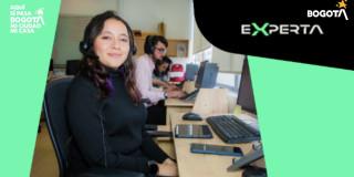 Foto de una mujer en los cursos gratis de 'Experta' en Bogotá.