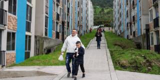 Foto de la entregadas de 36 nuevas viviendas en Arboleda Santa Teresita en Bogotá