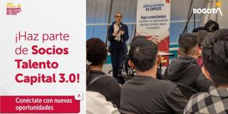 Foto de bogotanos y bogotanas accediendo a la sede de la Agencia Distrital de Empleo en Bogotá.