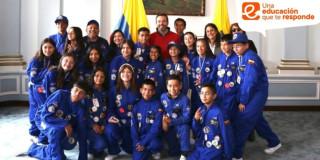 Students from Bogotá’s Cultura Popular school visit NASA facilities