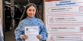 Mujer en feria de empleo Foto: Secretaría Distrital de Desarollo Económico.