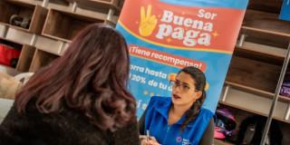Foto de una de las ferias del programa Buena Paga en Bogotá con incentivos para comerciantes.