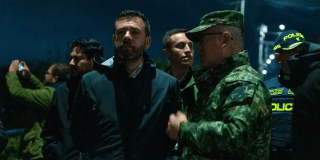 Imagen del alcalde Galán junto a un policía