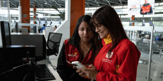 Asesoras de la alcaldía en punto de la red cade