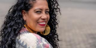 Foto de una mujer sonriendo