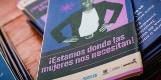 Folleto de la SDMujer en el que se lee: "¡Estamos donde las mujeres nos necesitan!