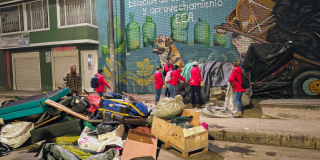 Foto de funcionarios del Distrito en operativo de limpieza