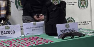 Capturados y material incautado en Kennedy: dosis de bazuco, chaleco balístico y escopeta.