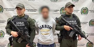 Uno de los capturados en flagrancia por extorsión.