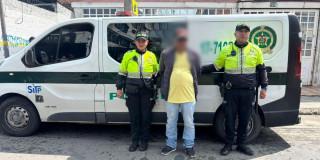 Hombre capturado por presunto intento de hurto de vehículo.